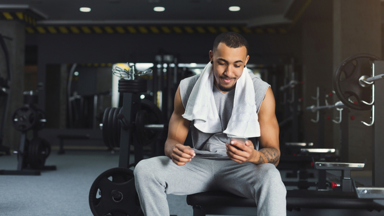 4 Reasons to Not Use Your Smartphone at the Gym