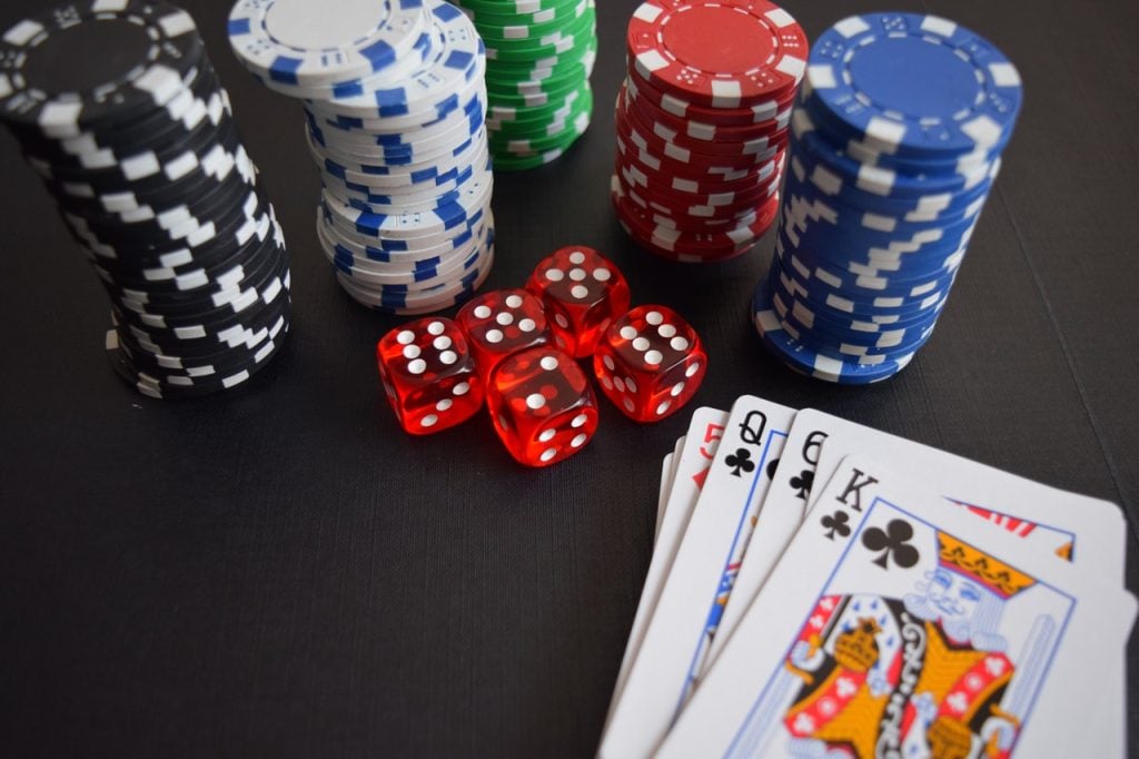 How Can You Design Your Perfect Online Gambling Station?