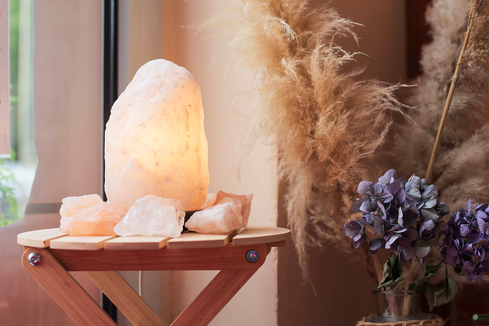 Important Tips While Decorating Home and Office with Salt Lamps