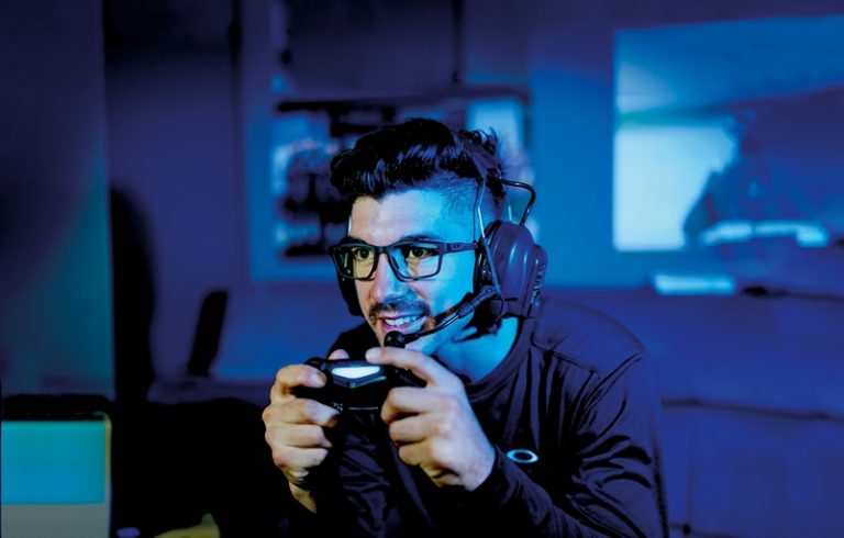 The Evolution of Gaming Glasses: Enhancing Gamers’ Vision