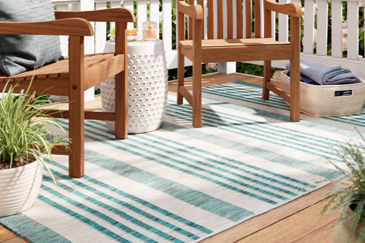 Choosing the Right Outdoor Rug for Your Space