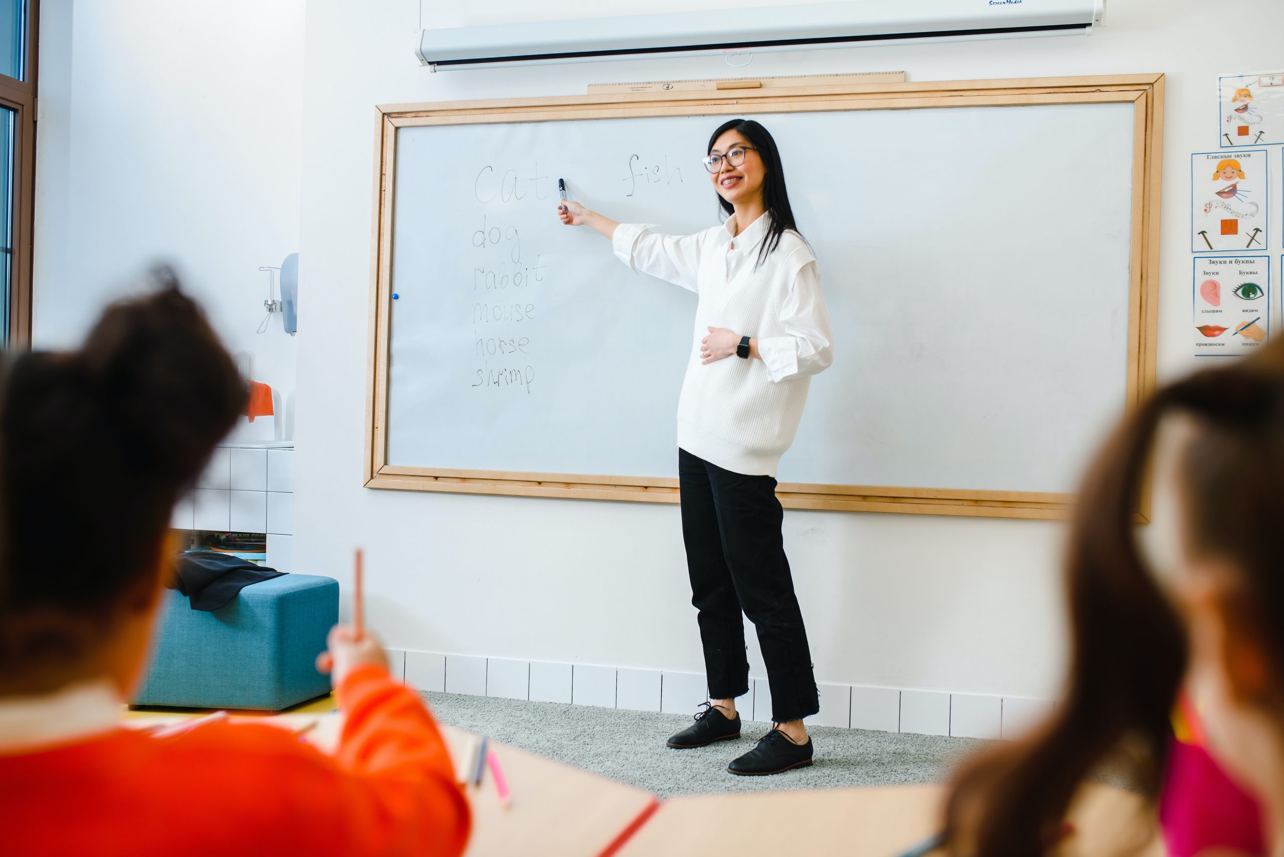 Class turns. Writing Education in a White Board images *jpg.